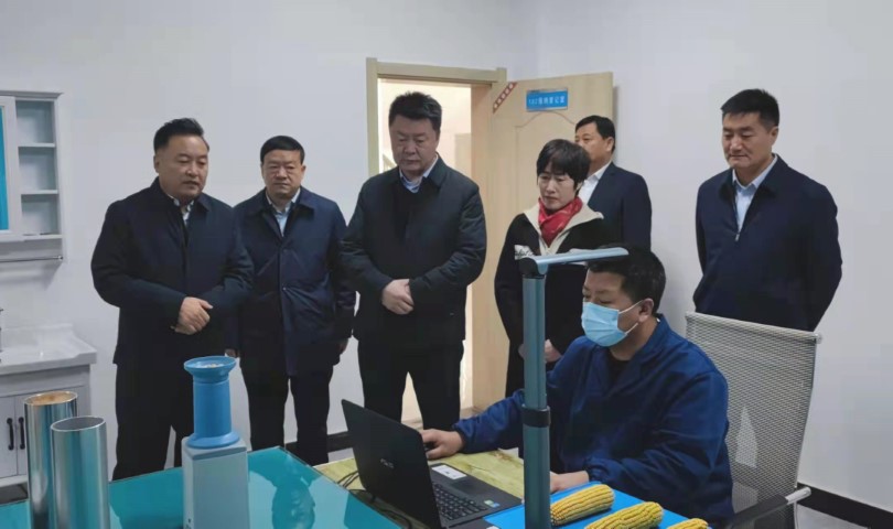 酒泉市政府黨組成員、副市長(zhǎng)哈里別克來(lái)敦煌種業(yè)調(diào)研指導(dǎo)工作